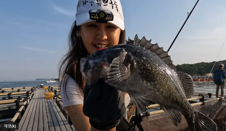 [나무튜브]1박 4만원에 낚시, 자연산 회, 바베큐 그리고 숙박까지 모든게 가능합니다.배터지게 먹고 놀아보세요.